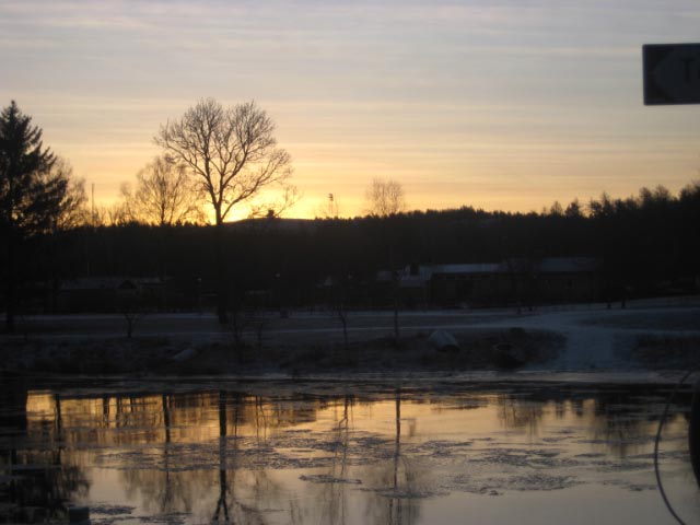 solen-gar-upp-over-an