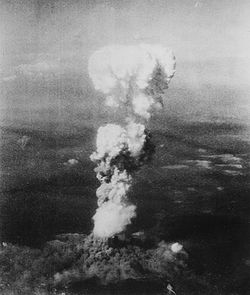 250px-Atomic_cloud_over_Hiroshima