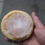 Krämbulle med glasyr från Hansens Bagarbod i Piteå