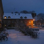Vår snöiga gård 16 dec 09