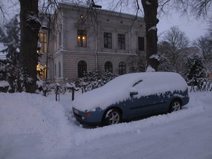 Snöig bil