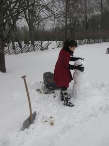 Snögubbe på kyrkogården