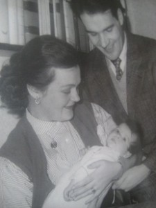 Hjördis Göte och jag som baby