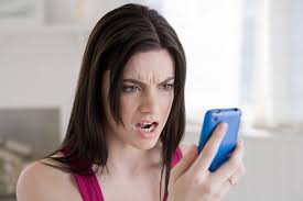 Arg kvinna med sms