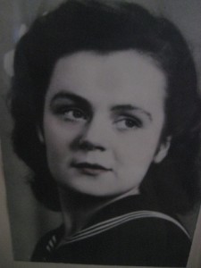 6 Hjördis som ung Så vackert foto